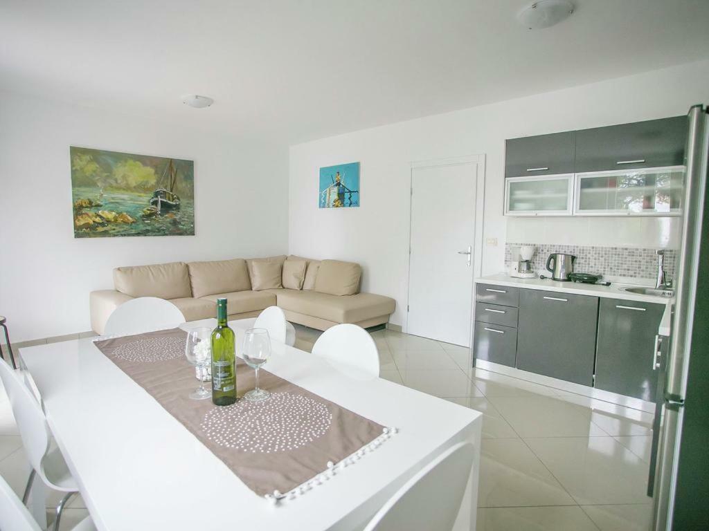 Sesar Apartments Krk - No. 3 Cvita Крк Екстер'єр фото